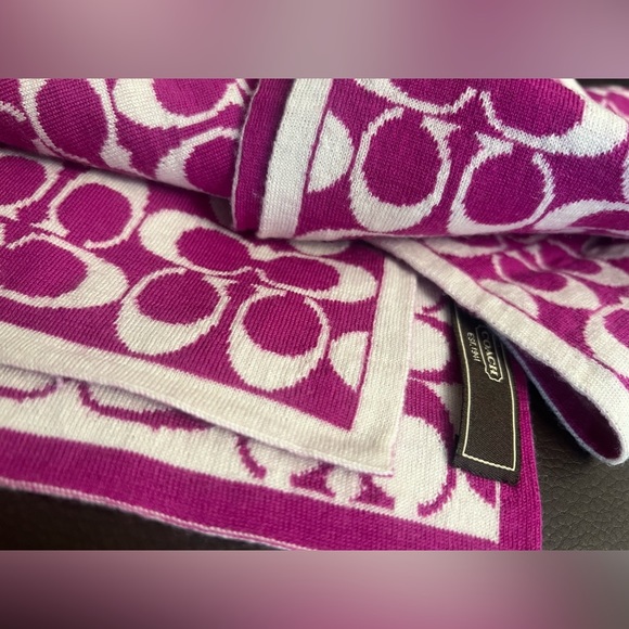 COACH purple pink and white C scarf coach brand cute winter scraft - Picture 8 of 8